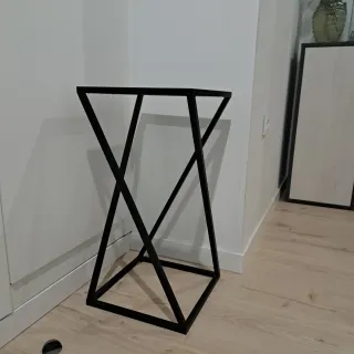 Mesa auxiliar negra cristal diseño moderno