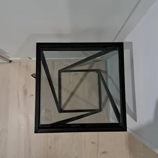 Mesa auxiliar negra cristal diseño moderno