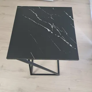 Mesa auxiliar negra cristal diseño moderno