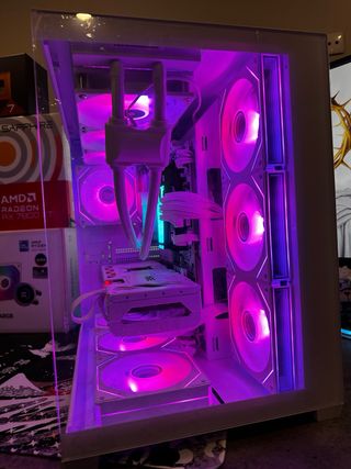 PC ULTRA GAMING RX 7800 XT 16GB - Ryzen 7 7800X3D