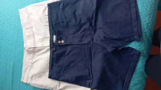 Pantalones cortos beige y azul