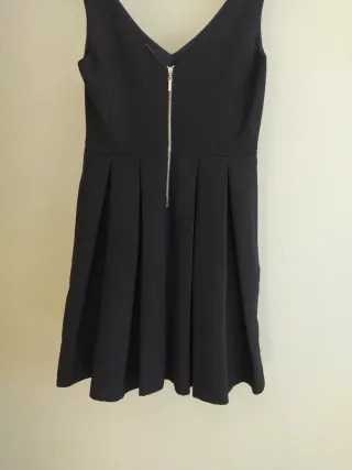 Vestido negro escote pico tirantes