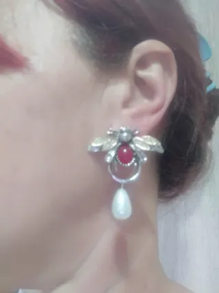 Pendientes de abeja con perla