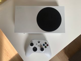 Xbox Series S 512GB + Auriculares Razer