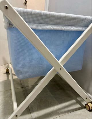 Minicuna bebé azul con ruedas