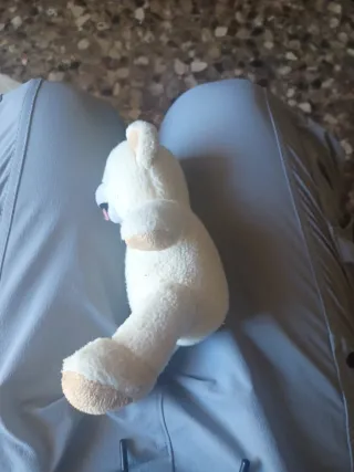 Oso de peluche con la lengua fuera