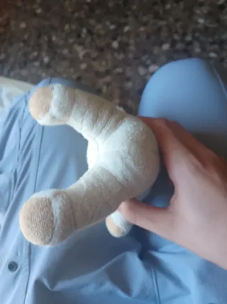 Oso de peluche con la lengua fuera