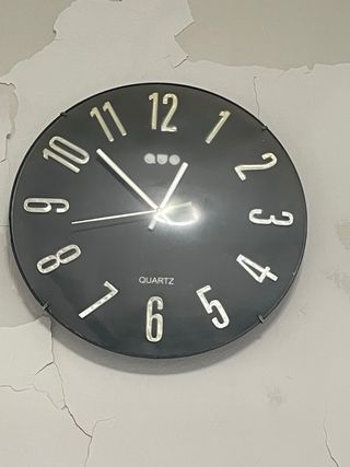 Reloj de Pared Negro QUARTZ