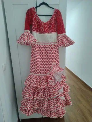 Traje de flamenca rojo y blanco