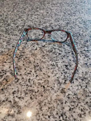 Occhiali da bambina con fantasia colorata
