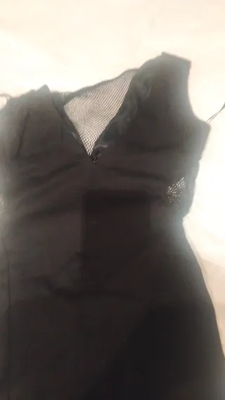 Vestido negro licra con detalles de malla