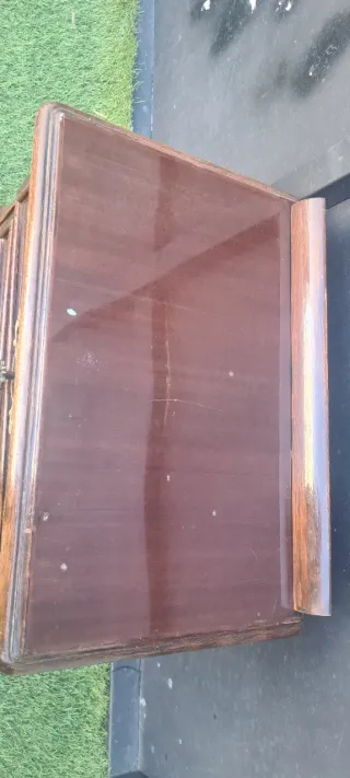 Mesita de noche de madera