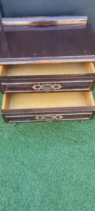 Mesita de noche de madera