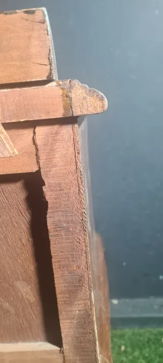 Mesita de noche de madera
