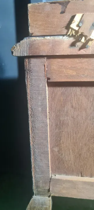 Mesita de noche de madera