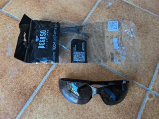 Mochila Glovo y chaleco amarillo