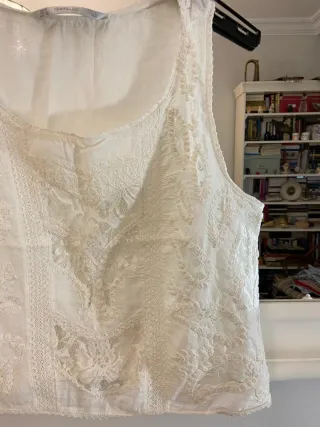 Top cropped bordado blanco TRF