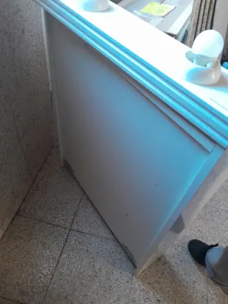 Mueble de baño con espejo y luces