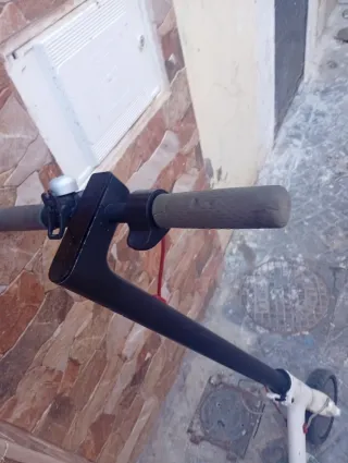 Patinete eléctrico blanco