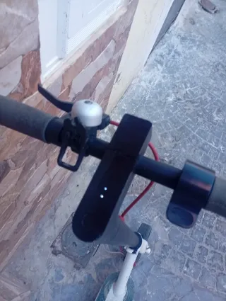 Patinete eléctrico blanco