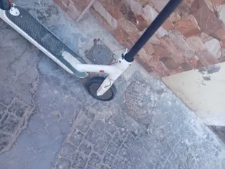 Patinete eléctrico blanco