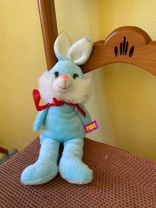 Peluche Conejo Azul con Lazo Rojo