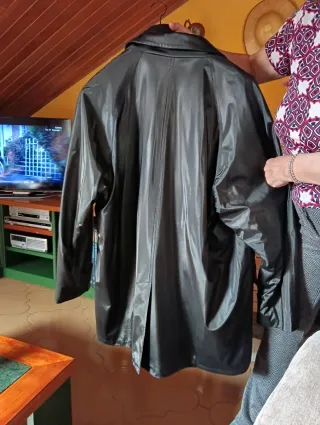 Chaqueta de piel negra