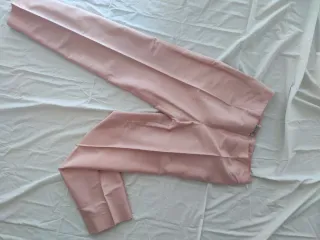 Traje pantalón rosa de seda natural