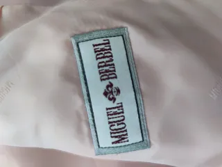 Traje pantalón rosa de seda natural