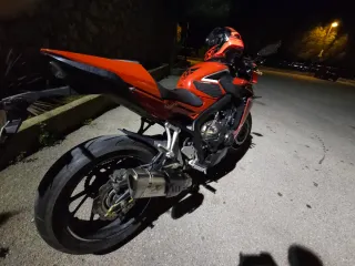 Honda CBR650F - Moto Deportiva Negra/Roja