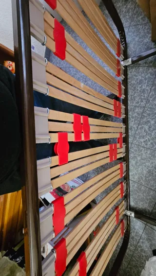 Base de cama con lamas de madera de 90×90