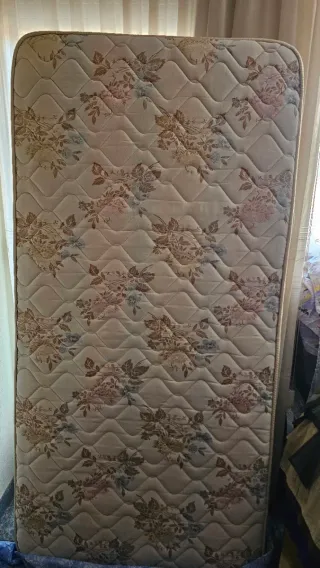 Base de cama con lamas de madera de 90×90