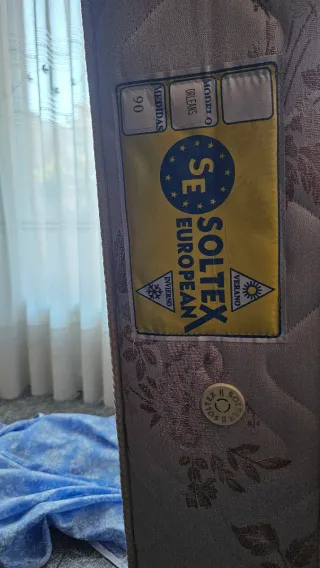 Base de cama con lamas de madera de 90×90