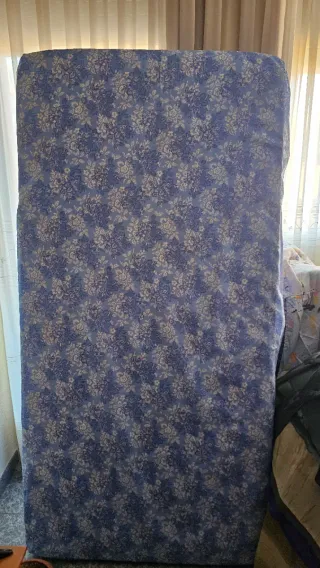 Base de cama con lamas de madera de 90×90