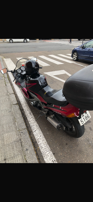 Kawasaki Sportbike Negra y Roja ZZR 600cc