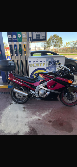 Kawasaki Sportbike Negra y Roja ZZR 600cc