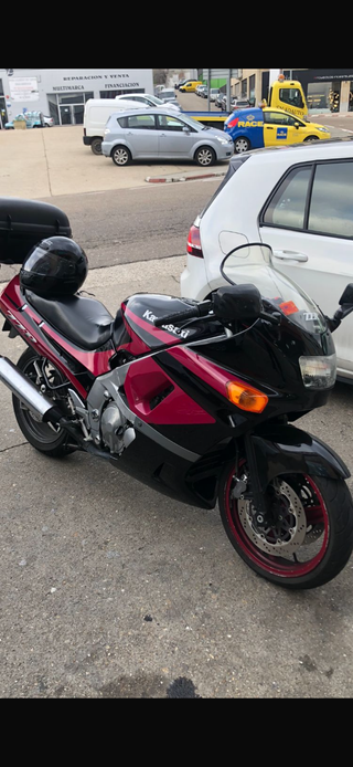 Kawasaki Sportbike Negra y Roja ZZR 600cc