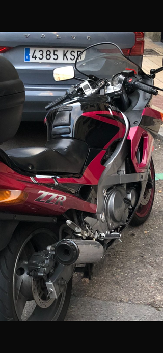 Kawasaki Sportbike Negra y Roja ZZR 600cc