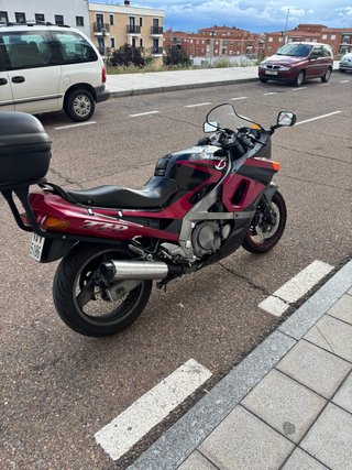 Kawasaki Sportbike Negra y Roja ZZR 600cc