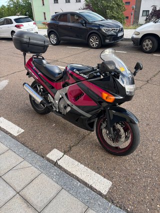 Kawasaki Sportbike Negra y Roja ZZR 600cc