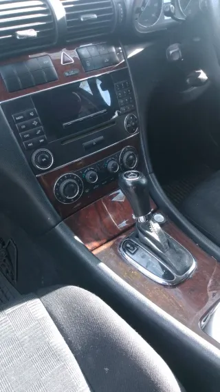 Mercedes c 200   gasolina y  GLP volante derecha
