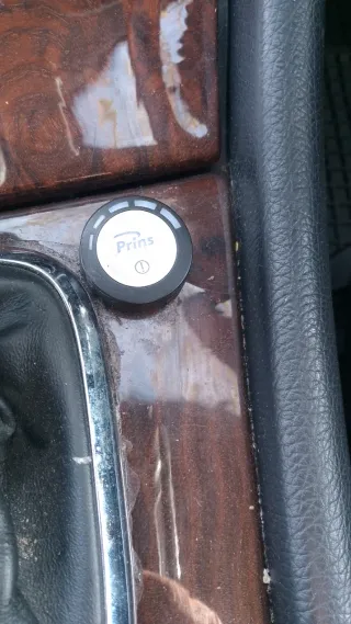 Mercedes c 200   gasolina y  GLP volante derecha