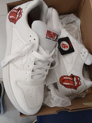 Zapatillas SKECHERS Rolling Stones T44 EDICION LIT