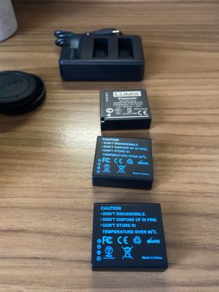 P Lumix GX9 + M.Zuiko 14-42 y accesorios