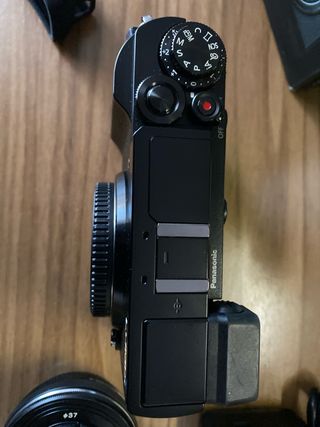 P Lumix GX9 + M.Zuiko 14-42 y accesorios