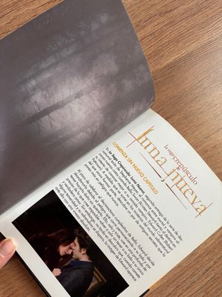 La saga Crepúsculo “Luna nueva” libro+ 2 DVD