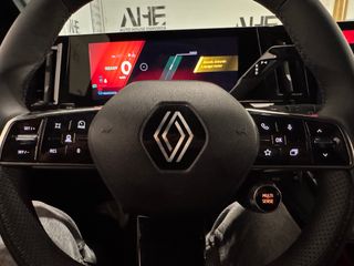 RENAULT MEGANE E-TECH ICONIC 220CV REESTRENO 2025