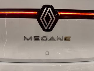 RENAULT MEGANE E-TECH ICONIC 220CV REESTRENO 2025