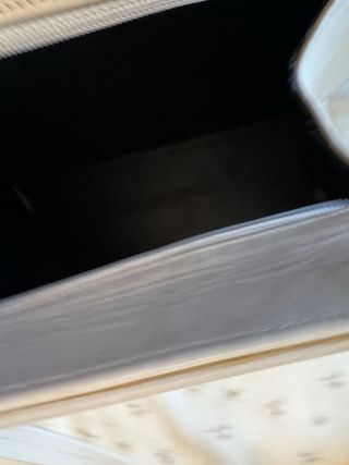 Bolso de mano de mujer beige con lazo