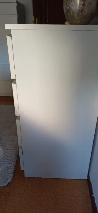 Cómoda blanca de madera Ikea